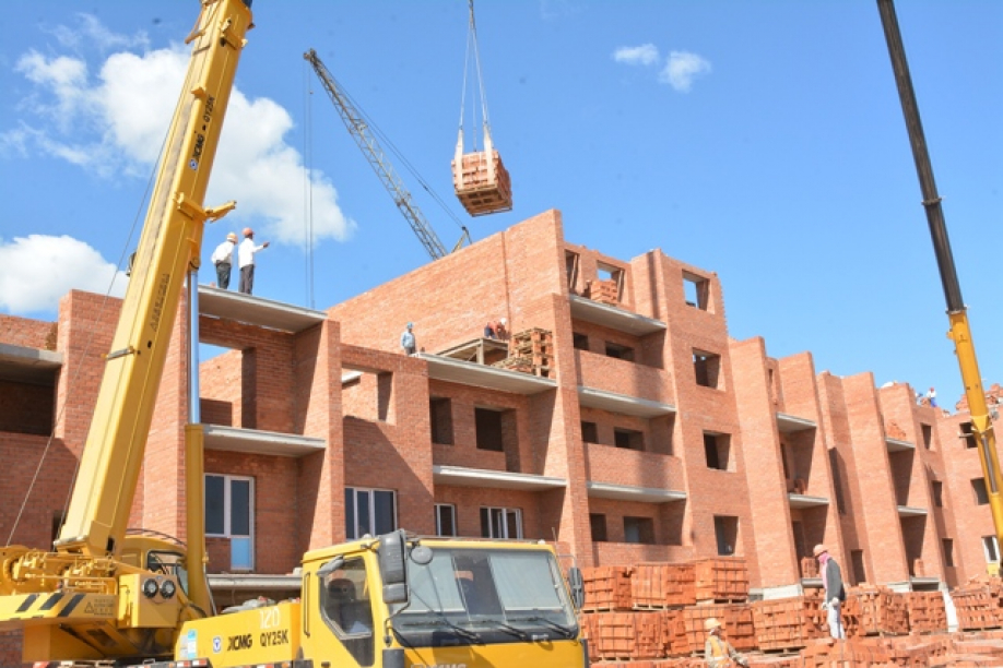 Astanada problemaly turǵyn úılerdi aıaqtaýǵa alǵashqy transh bólindi