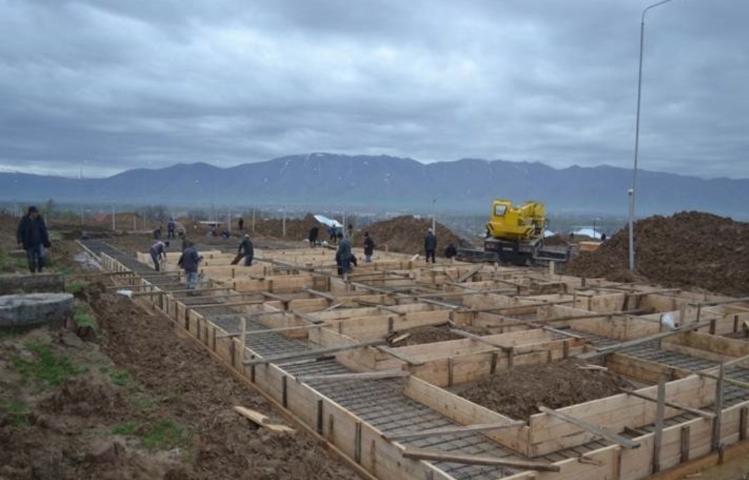 Túlkibas aýdanynda kópqabatty 7 turǵyn úıdiń qurylysy júrgizilýde