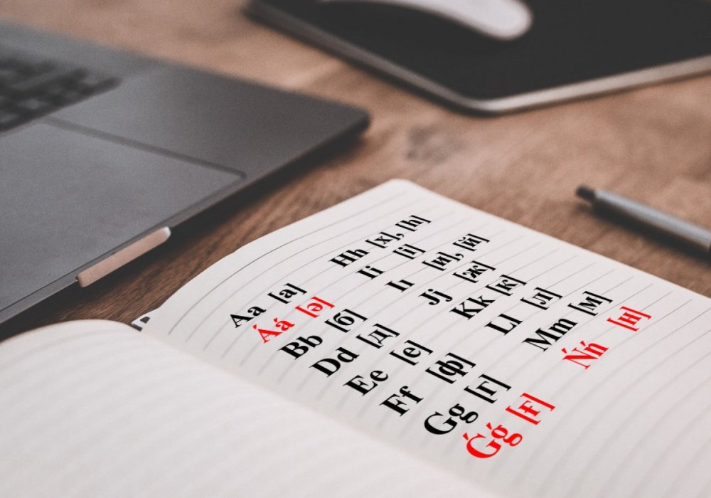 Qazaqstandyq mektepterdi latyn álipbıine kóshirýdiń kestesi jarııalandy