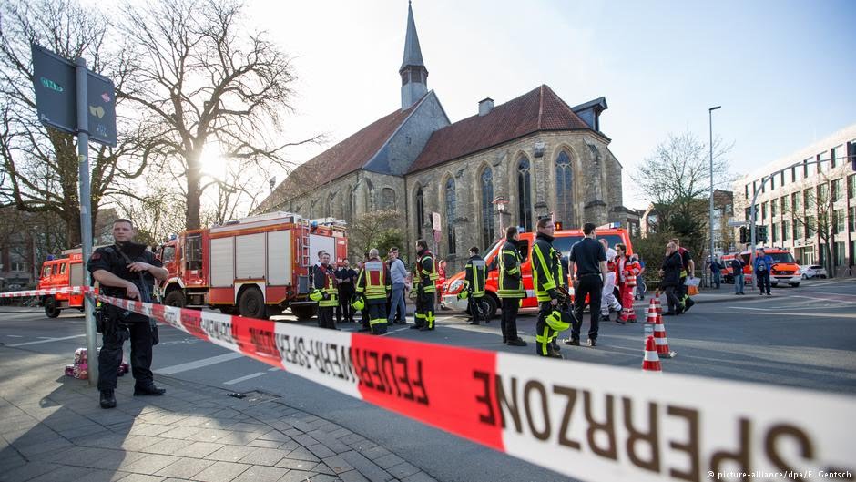 Germanııanyń Mıýnster qalasynda kólik jaıaý júrginshilerdi qaǵyp ketti