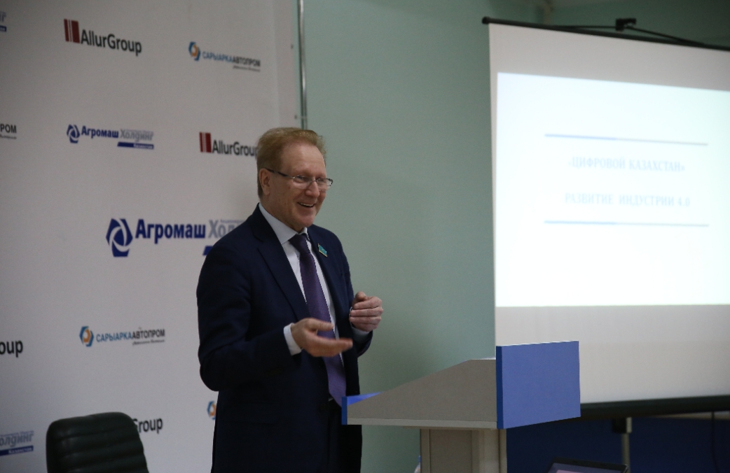 Qostanaıda Májilis depýtaty mashına jasaýshylarǵa dáris oqydy