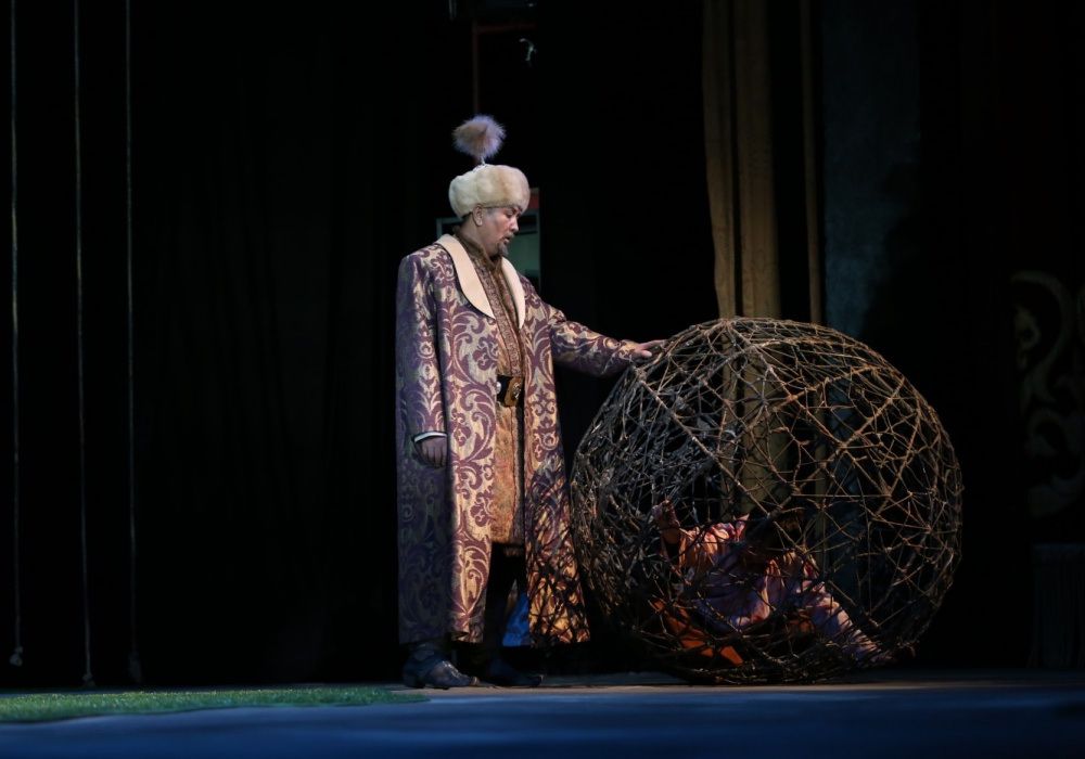 A.Súleı­menovtiń «Adasqaq» povesi otyz jyldan keıin drama­ tilimen sóı­ledi