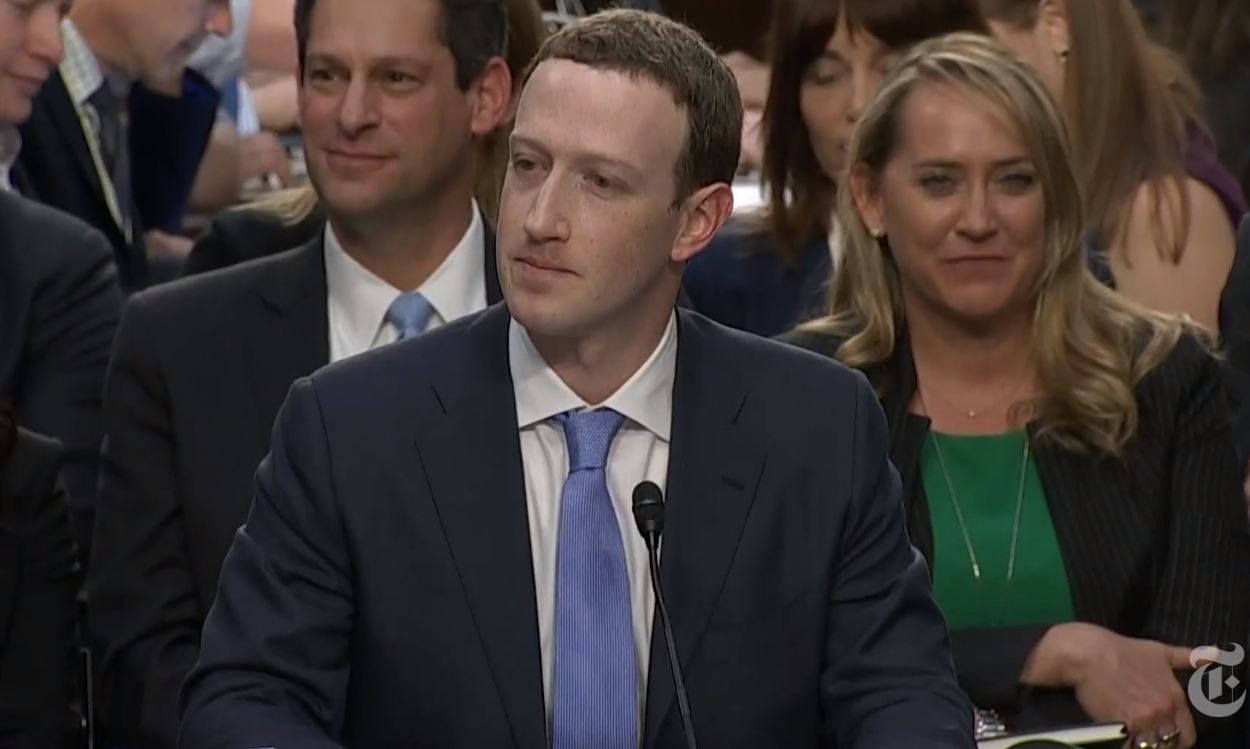 AQSh Senatory Sýkerbergten keshe qaı qonaq úıde qonǵanyn surady