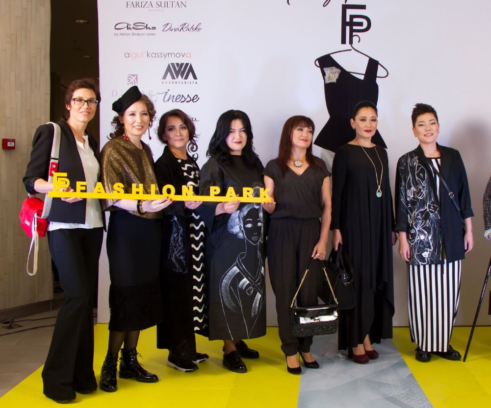 Almatyda ótken qaıyrymdylyq sha­rasynda is­mer­ler vıntajdan jeti túrli kóılek tik­ti