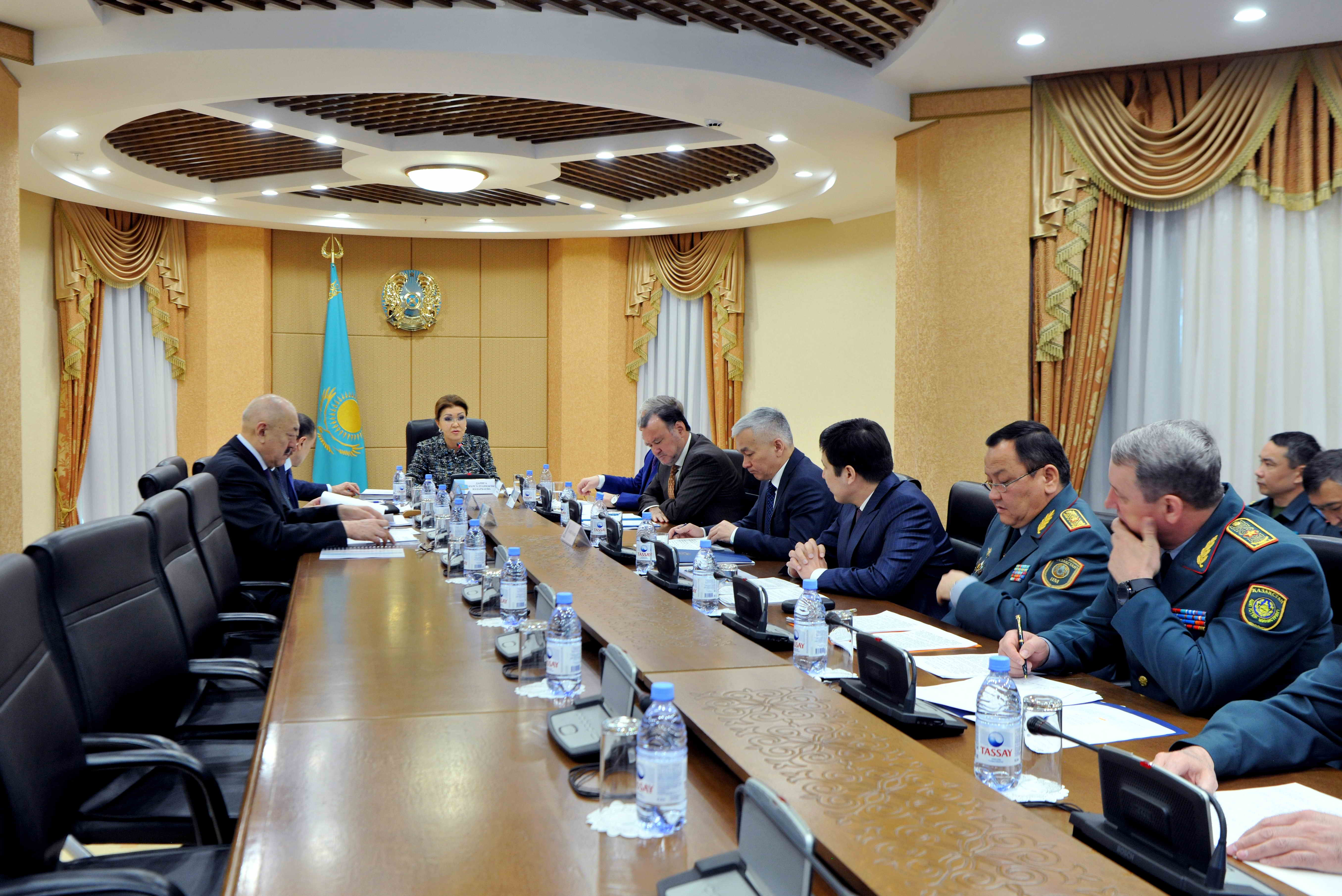 Senatorlar áleýetti qurylymdardyń bıýdjet qarjysyn tıimdi paıdalanýdy talqylady