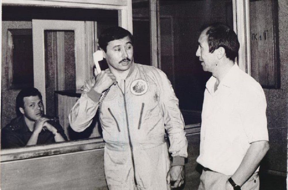 Sársenovtiń ǵaryshqa ushqan fotoúldir qutysy
