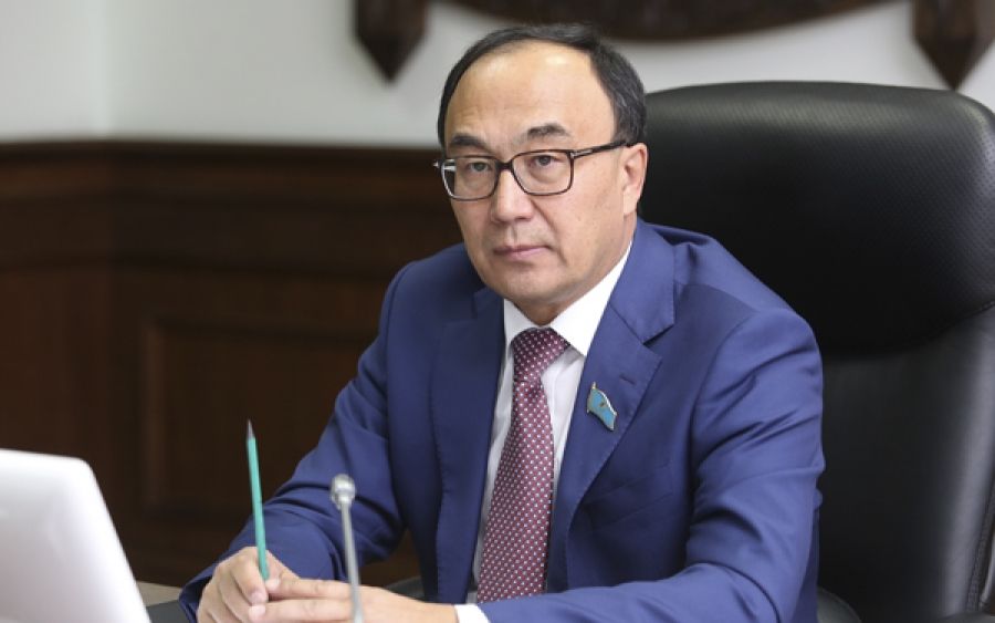 Erlan Sydyqov: «Elbasy oqýlyqtary» dep atalyp júr