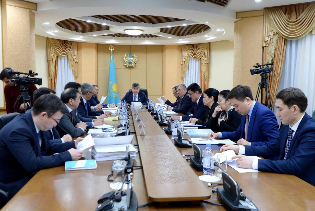 Zańamaǵa jer qatynastary jónindegi túzetýler qaraldy