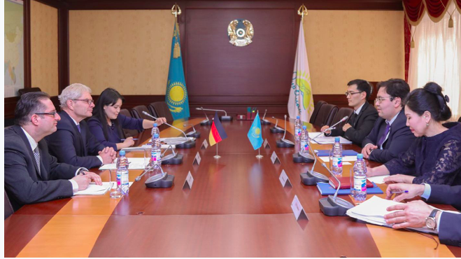 Astanada Germanııa men Qazaqstannyń ınvestısııalyq yntymaqtastyǵyn nyǵaıtý máseleleri talqylandy