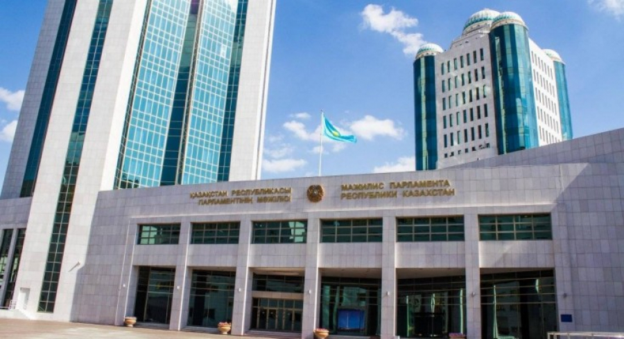 Úkimet saǵatynda kóshi-qon baqylaýynyń jaı-kúıi talqylandy