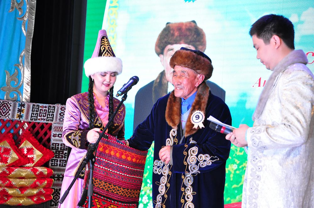 Surasań bata bereıin... Atyraýda bata berý baıqaýy ótti