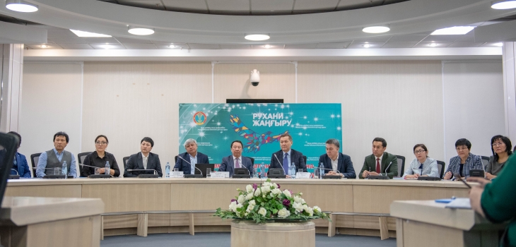 Astanada latyn qarpine negizdelgen qazaq tilinde jazýdyń erejeleri boıynsha semınar ótip jatyr