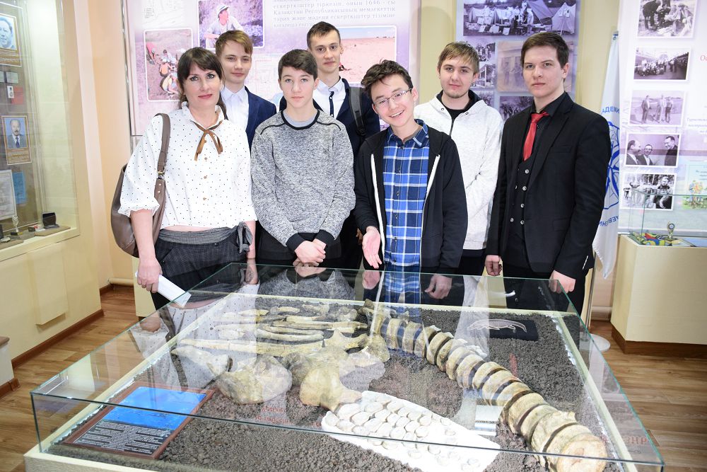 Belgisiz janýardyń súıegin ǵalymdar resmı túrde «Qazaqstanozavr» atady