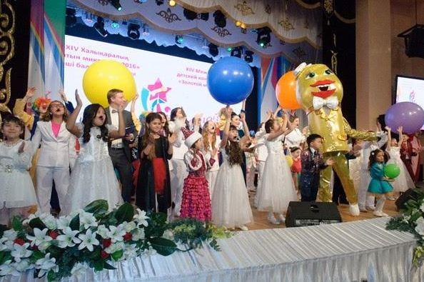 Qostanaıda balalardyń «Altyn mıkrofon» án baıqaýy bastaldy