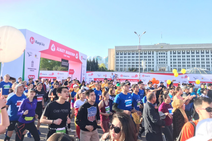 Almatyda dástúrli qaıyrymdylyq marafon ótýde