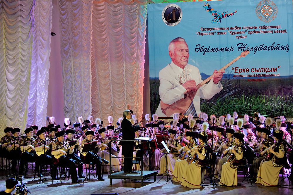 Kúıshi Ábdimomyn Jeldibaevtyń «Erke sylqym» atty shyǵarmashylyq keshi ótti
