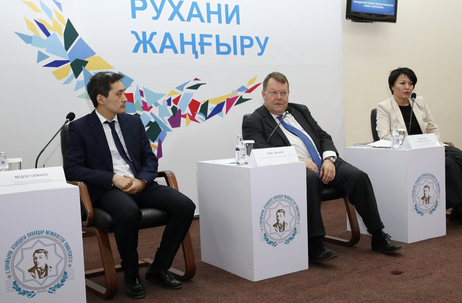 Pavlodarda Nıderlandy elshisi stýdentterge dáris oqydy