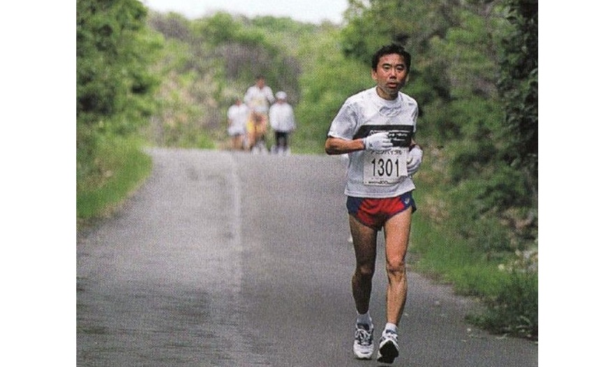 Marafonǵa mashyqtanǵan Mýrakamı