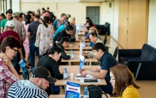 Jumyssyz jastardyń sany azaıýda – Abzal Núkenov