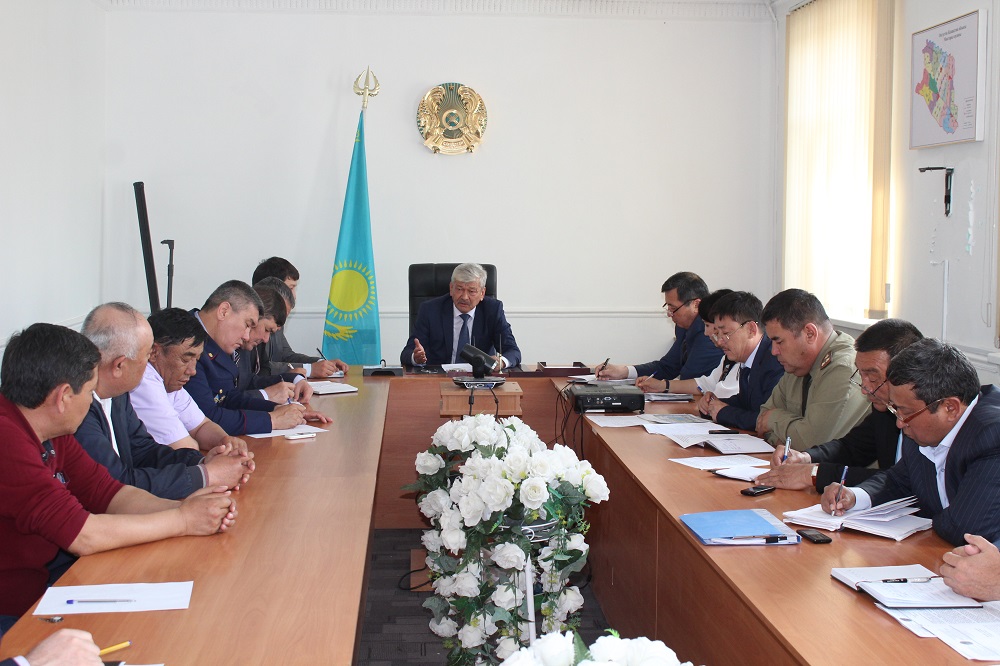 Maqtaralda bazarlardyń qaýipsizdigi boıynsha jıyn ótti