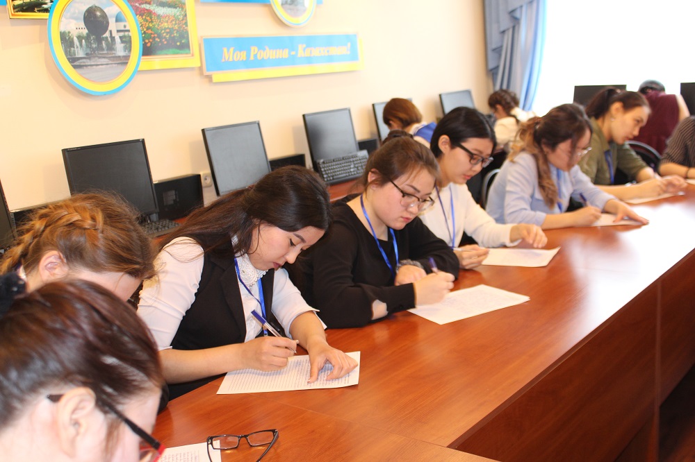 Qostanaıda úsh tilde sóıleıtinder qatary kóbeıip keledi