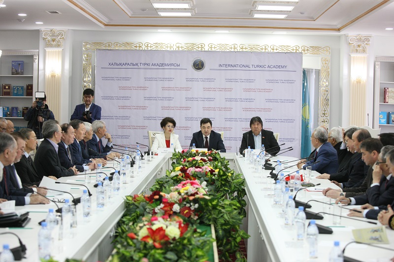 Astanada Shyńǵys Aıtmatovtyń 90 jyldyǵyna arnalǵan halyqaralyq forým ótip jatyr