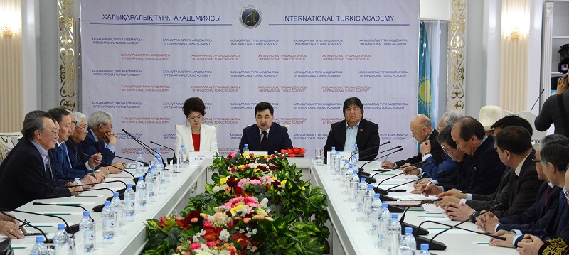 Túrki áleminiń dúldili Shyńǵys Aıtmatovtyń 90 jyldyǵy atap ótildi