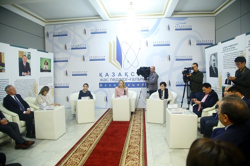 Qyzdar Ýnıversıtetinde Qazaqstan jas ǵalym-pedagogtarynyń respýblıkalyq Sleti ótti
