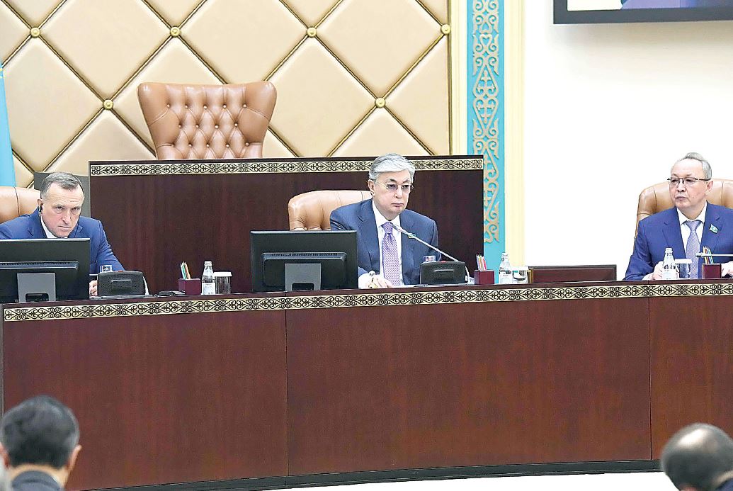 Senattyń jalpy otyrysynda úsh jyldyq bıýdjet qabyldandy
