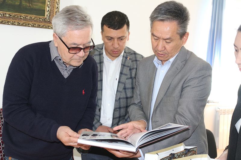 Tarazda ózbek kıno­la­rynyń kórsetilimi ótti