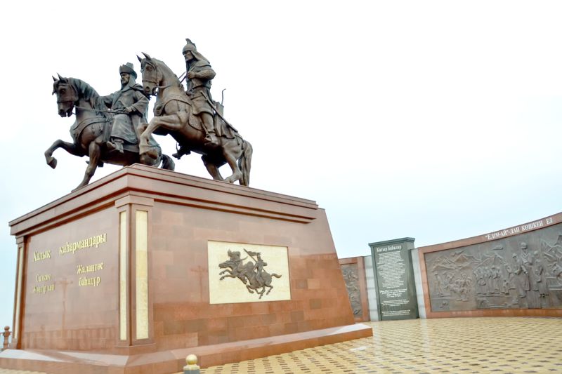 Qazyǵurtta «Batyr babalar» memorıaldyq kesheniniń ashylý saltanaty ótti
