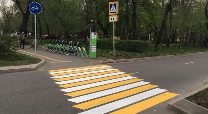 Almatynyń 157 kóshesinde trotýarlar jóndeledi