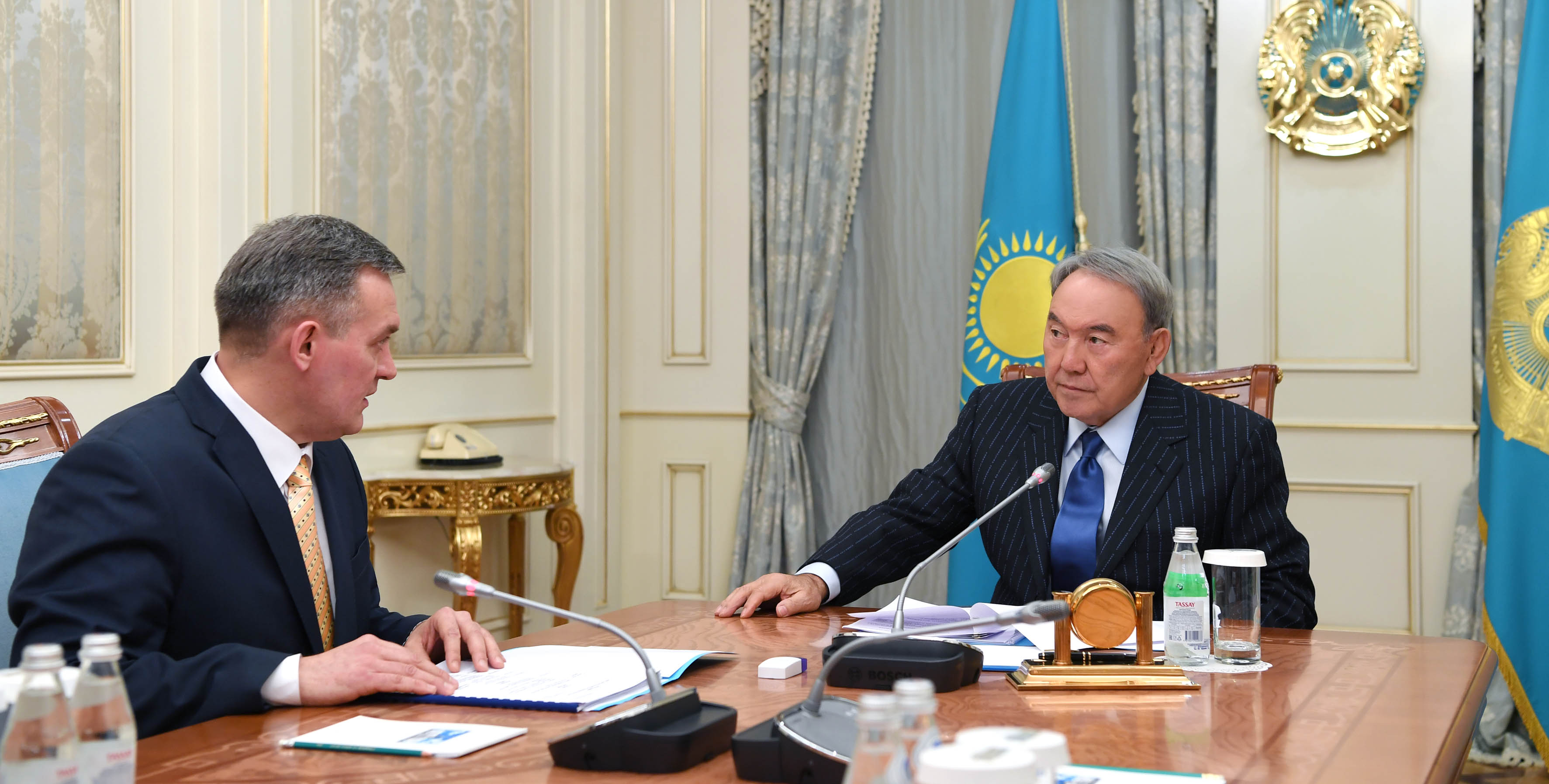 Elbasy QHA Hatshylyq meńgerýshisi Leonıd Prokopenkony qabyldady