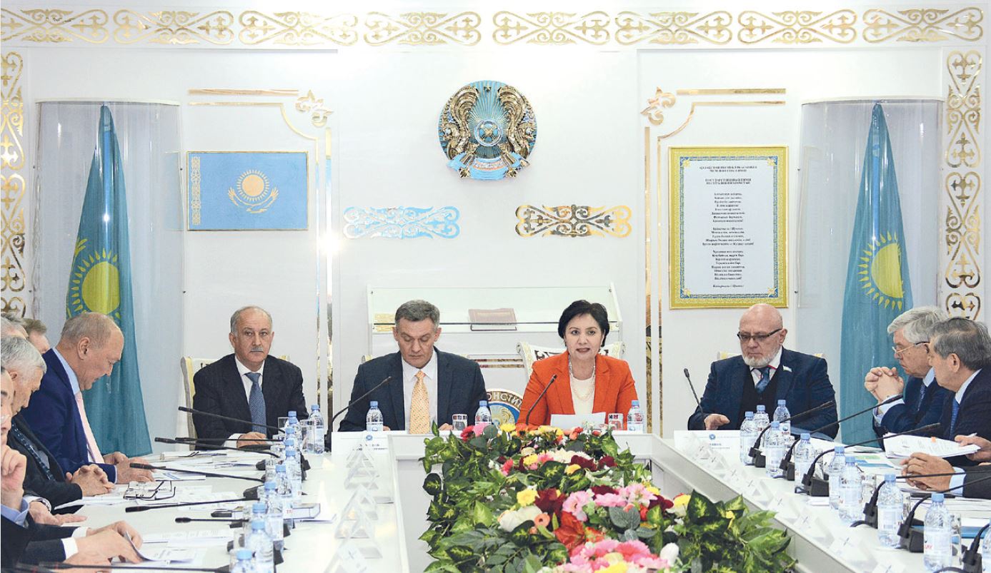 QHA Keńe­siniń keńeı­tilgen otyrysy ótti