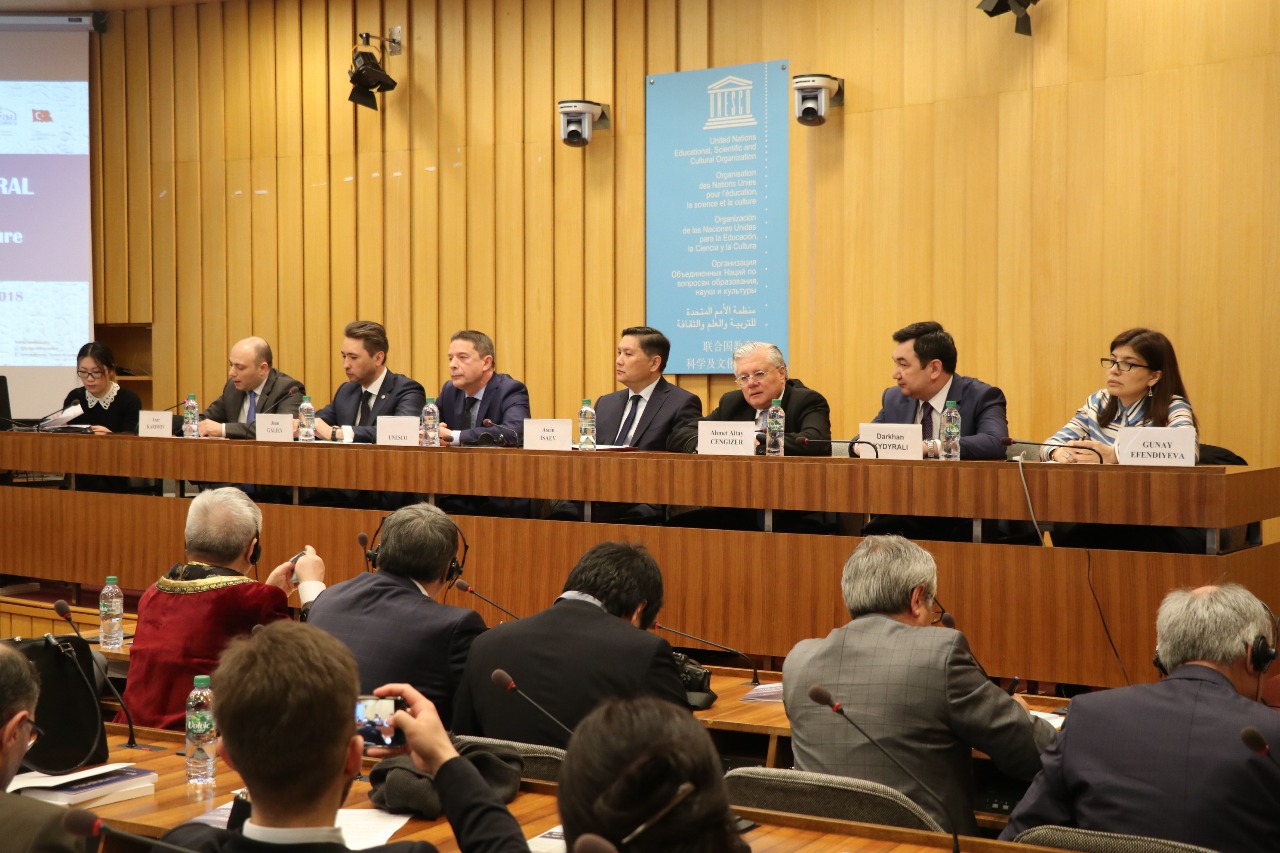 Parıjde «Rýhanı jańǵyrýǵa» arnalǵan halyqaralyq forým bastaldy