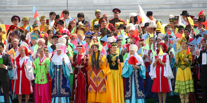 «Qazaq eli» monýmenti aldynda merekelik konsert pen ulttyq sport oıyndarynan saıys ótedi