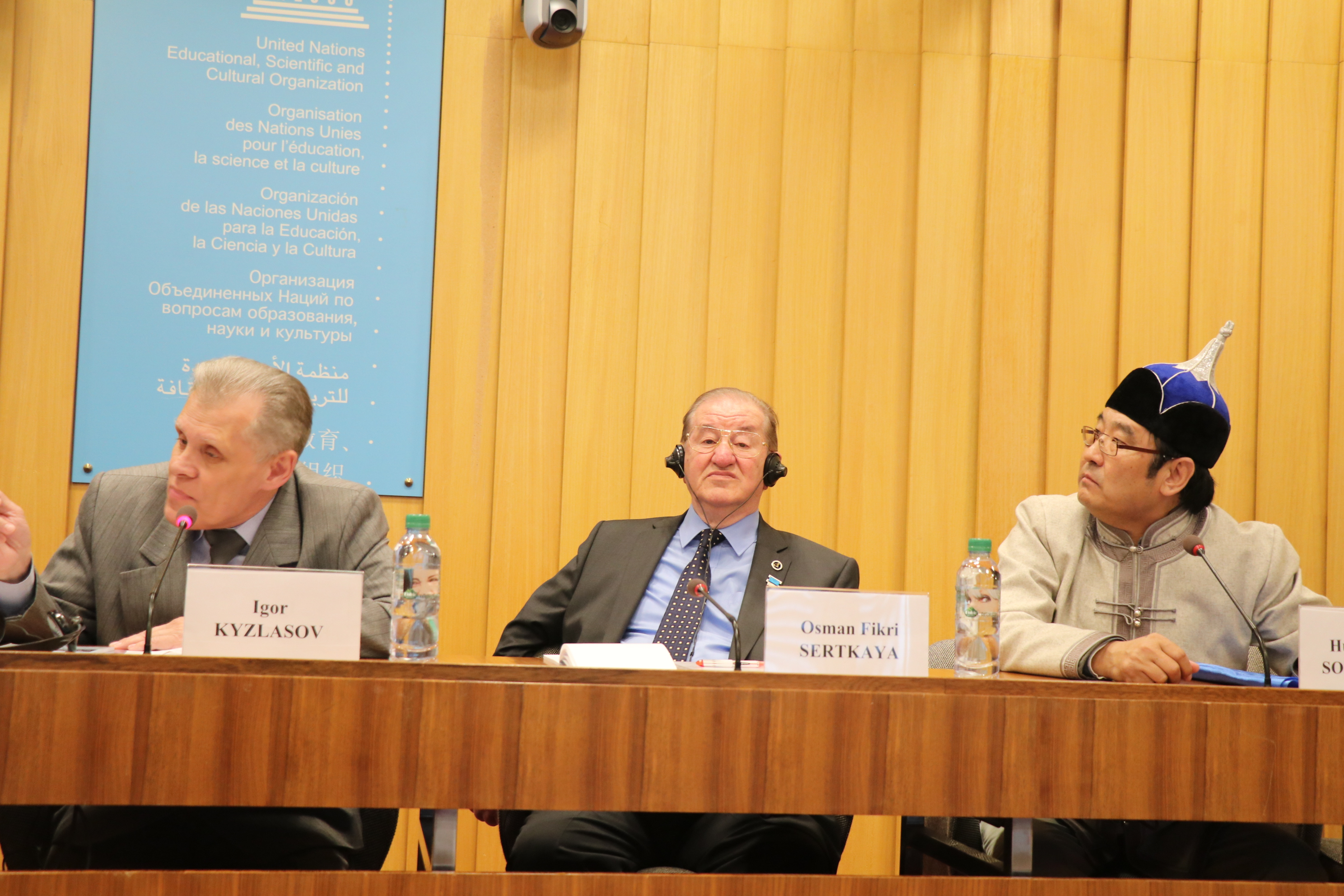 Túrki jazba eskertkishteriniń tarıhy talqylandy