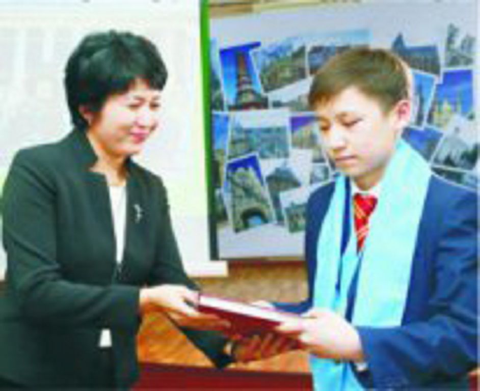 SQO-da órender ólke tarıhyn zertteıdi
