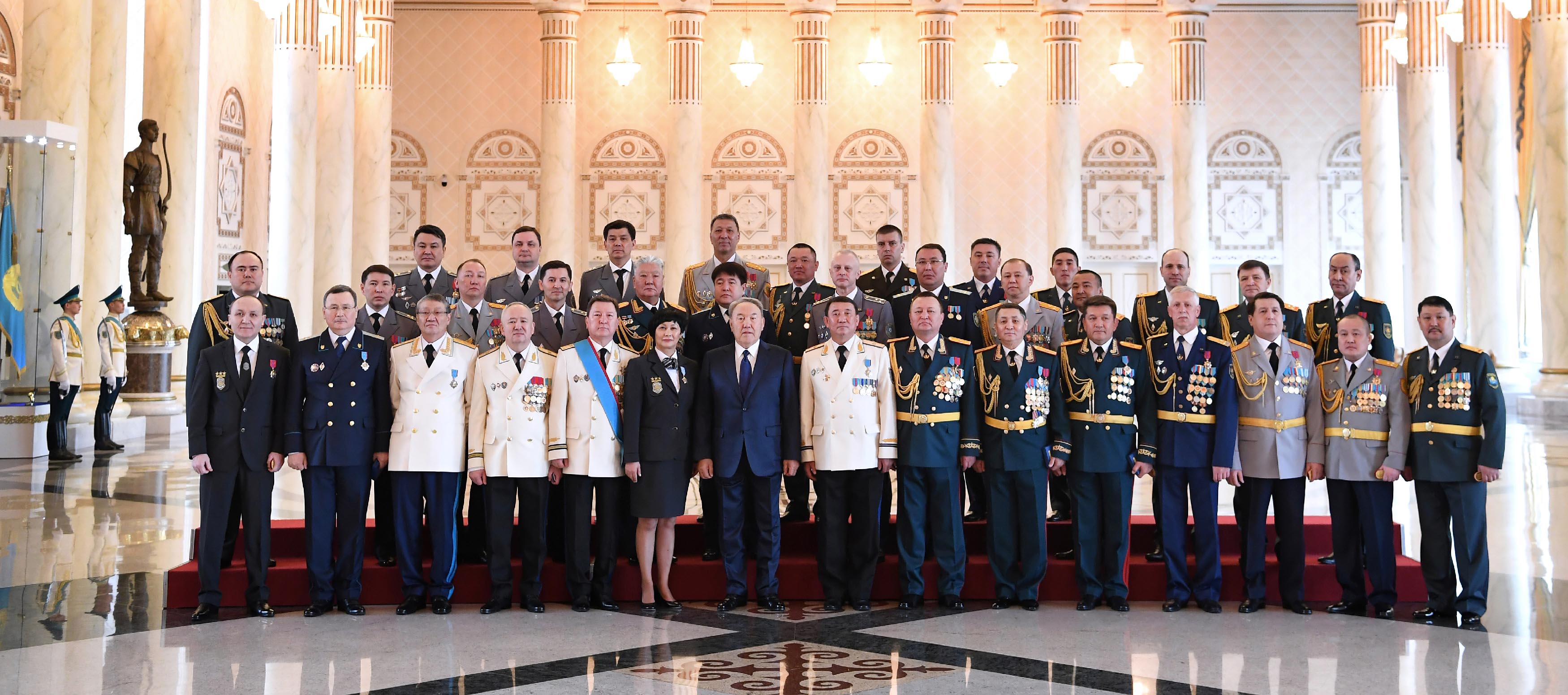 Elbasy joǵary áskerı, arnaýly ataqtar men memlekettik nagradalar tapsyrý rásimine qatysty



