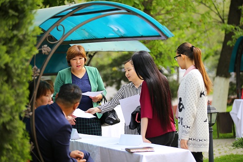Qyzdar Ýnıversıtetinde bos jumys oryndary jármeńkesi ótti
