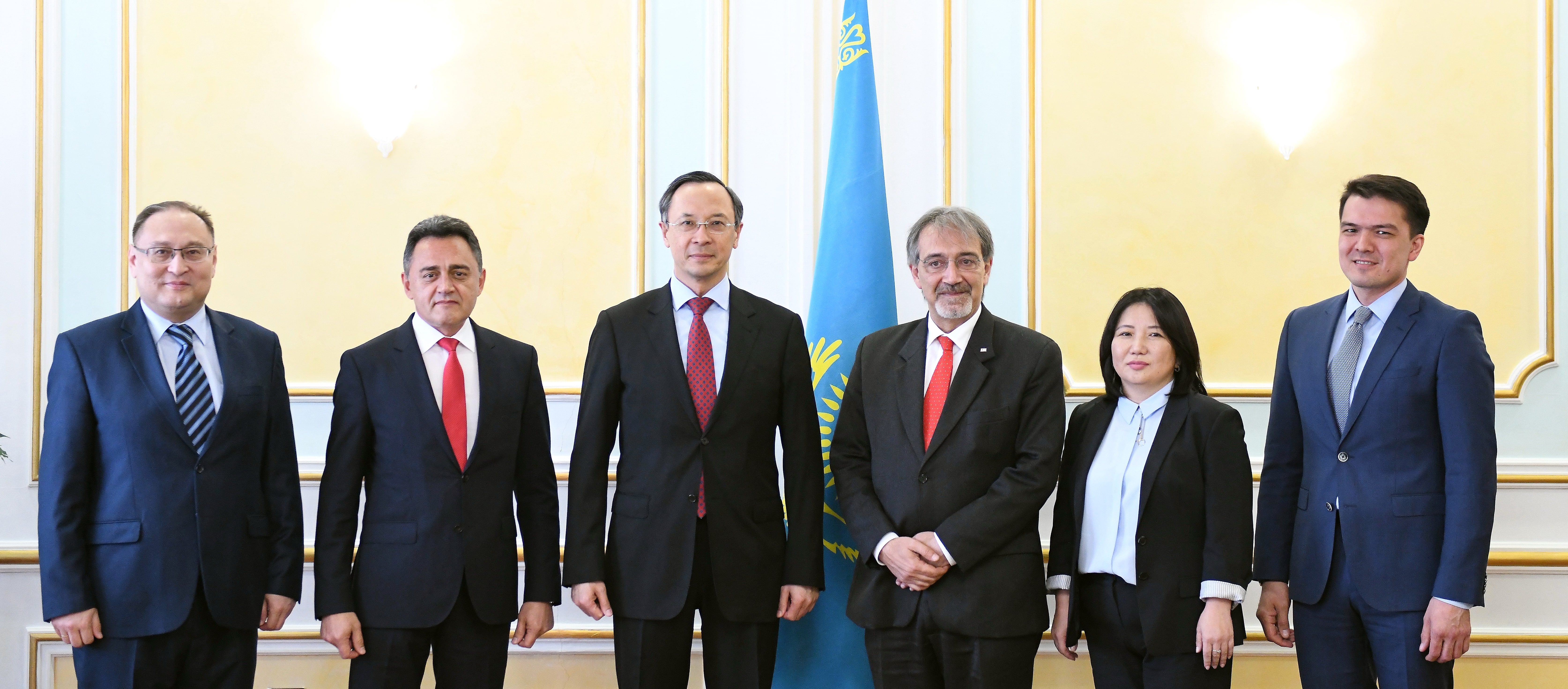 Q. Ábdirahmanov Qyzyl Krest jáne Qyzyl Jarty aı Halyqaralyq qoǵam federasııasynyń prezıdentin qabyldady