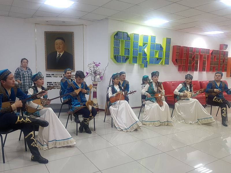 Aqyn, sazger Kákimbek Salyqovtyń «Syrymbette mektebim» atty kitaby jaryq kórdi