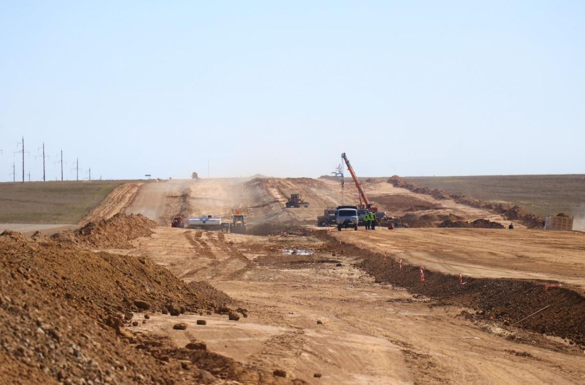 Atyraý oblysynda "Maqat-Dossor" jol ýchaskesin qalpyna keltirý jumysy jalǵasýda