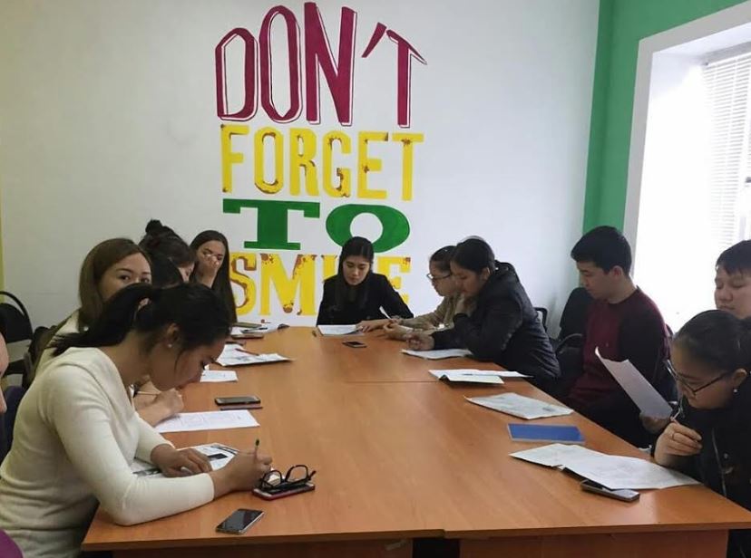 Atyraýda tegin aǵylshyn tili kýrstary bastaldy