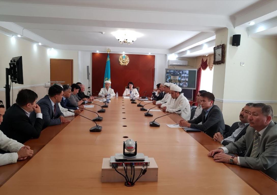 Aqtaýda din ókilderi dóńgelek ústelde bas qosty