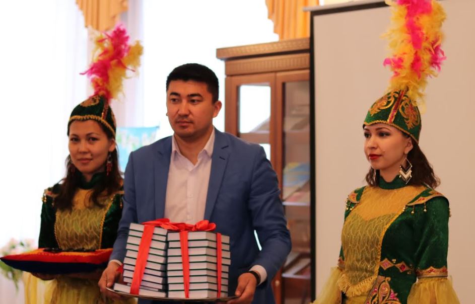 Semeıde jazýshy Zeınolla Sániktiń 15 tomdyq kitabynyń tusaýy kesildi