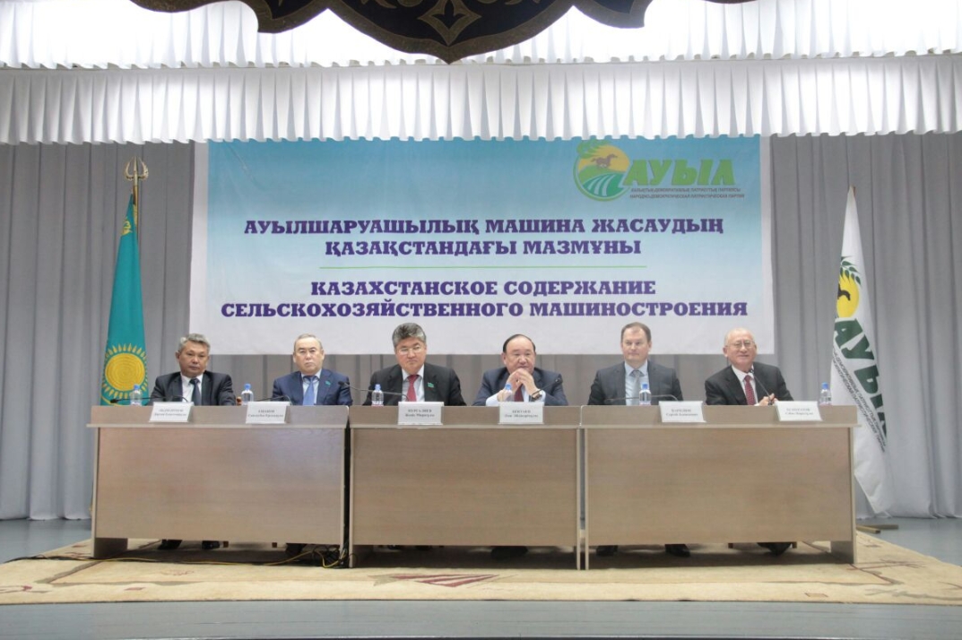 Qostanaıda «Aýyl» partııasy aýyl sharýashylyǵy tehnıkasy týraly májilis ótkizdi