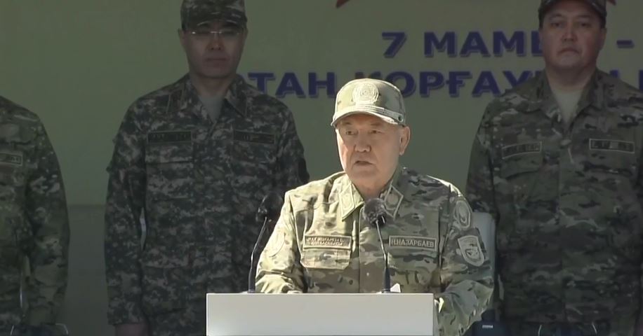 Elbasy: Qarýly Kúshterimiz halqymyzdyń senimdi tiregi, memlekettiń berik qalqany (VIDEO)