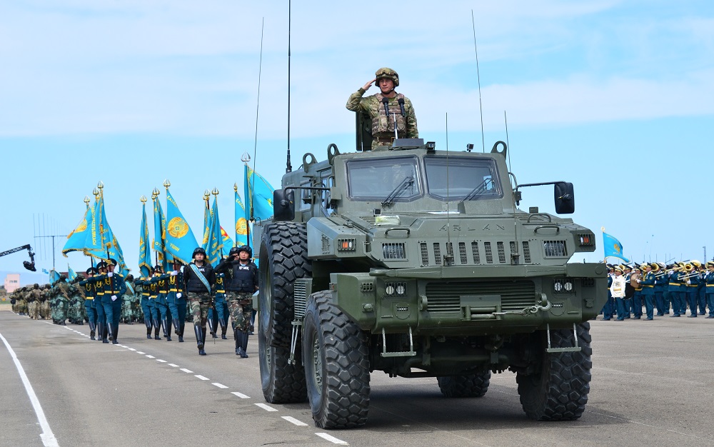 Jambyl oblysynda Jaýyngerlik parad ótti (FOTO)