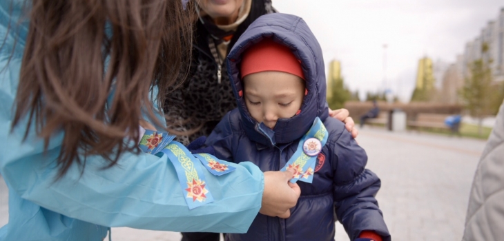 Astanada 100 myńǵa jýyq Jeńis lentasy taratyldy